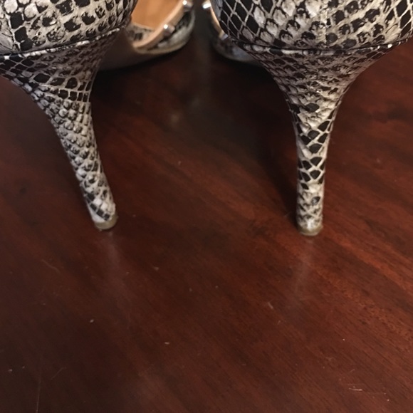 pointy toe pumps - Picture 2 of 3
